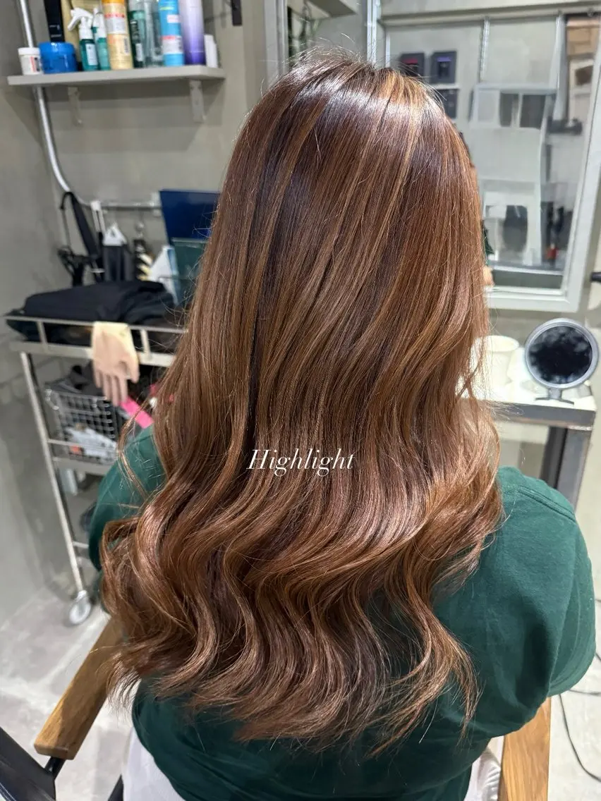 ロング カラー ハイライトカラー ハイライト ヘアカラー 佐伯 桃のヘアスタイル