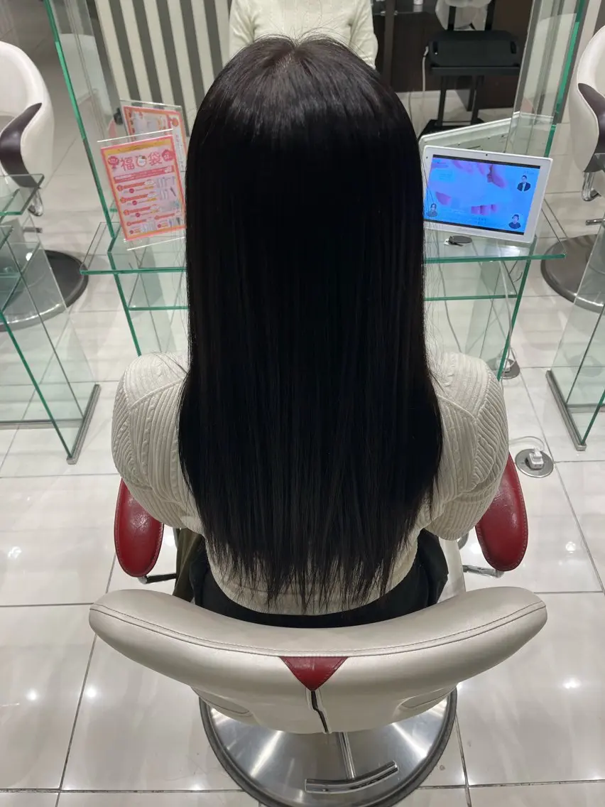 ロング カラー 透明感カラー 岡野 芽依のヘアスタイル