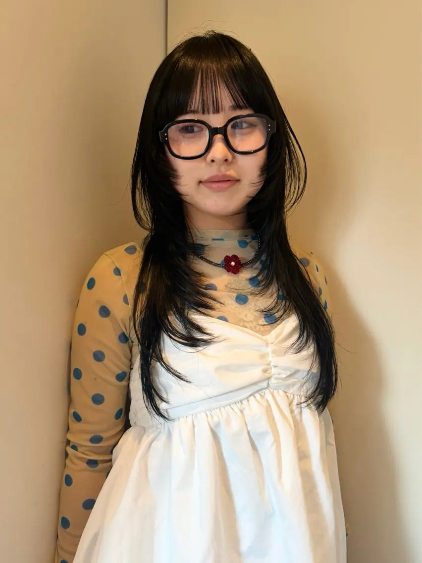 ロング カラー くびれヘア 顔まわりレイヤー ハッシュカット ハイレイヤー ヨシンモリ カット ヘアカラー トリートメント MIU/ルーツカラー 顔まわりレイヤーのヘアスタイル