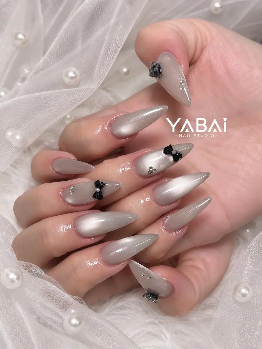 ネイル ガーリー 氷ネイル・うるうるネイル マグネットネイル リボン シンプルネイル YABAI NailStudioのネイルデザイン