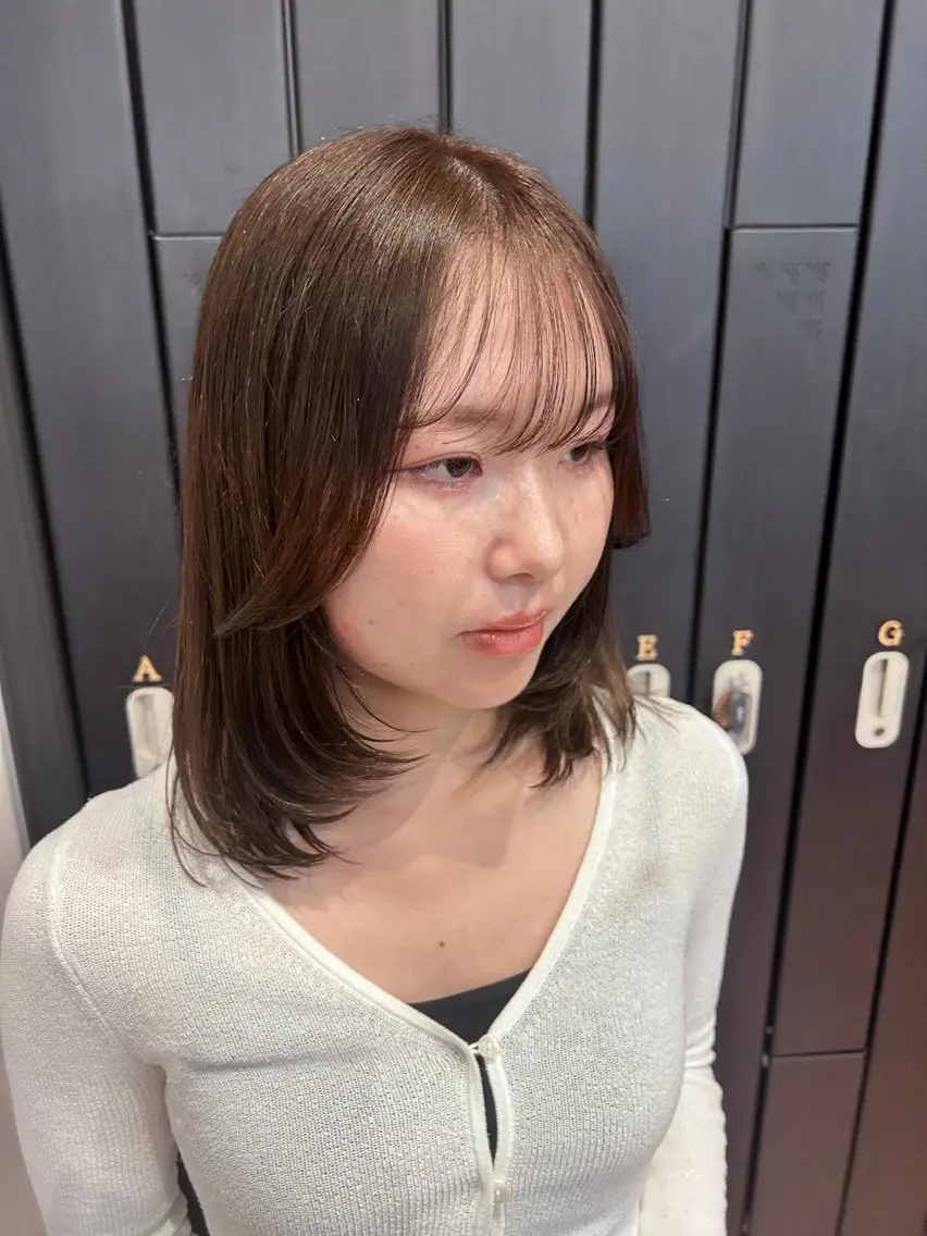 セミロング カラー ブラウンカラー 透明感カラー 顔周りカット レイヤーカット 阪田 真奈未のヘアスタイル