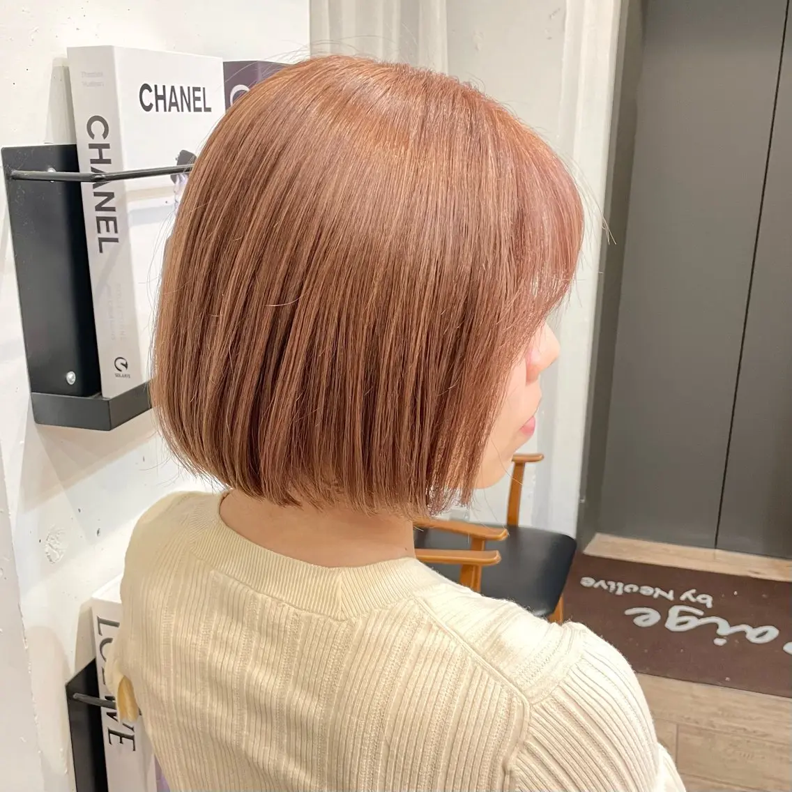 ショート カラー ベージュカラー ミルクティーベージュ ピンクカラー カット ヘアカラー トリートメント オザキクウガ/ ブリーチ/髪質改善のヘアスタイル