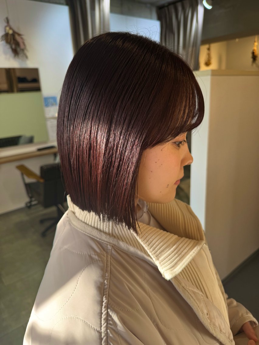 ショート カラー 切りっぱなしボブ バイオレットカラー ボブ カット ヘアカラー トリートメント 荒牧 絵美のヘアスタイル