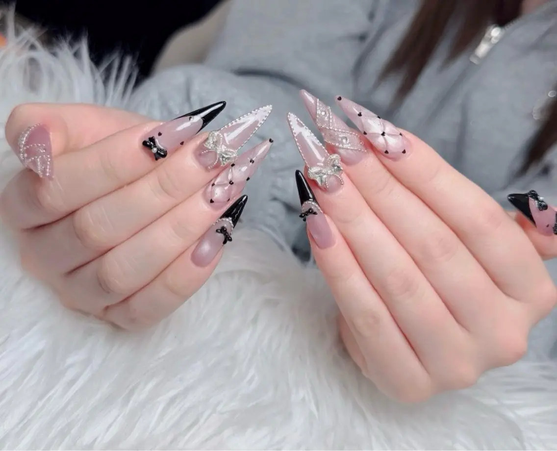 ネイル アートネイル ボルドー フレンチネイル ジェルネイル 氷ネイル・うるうるネイル ハンドネイル Julie Nail Rinのネイルデザイン