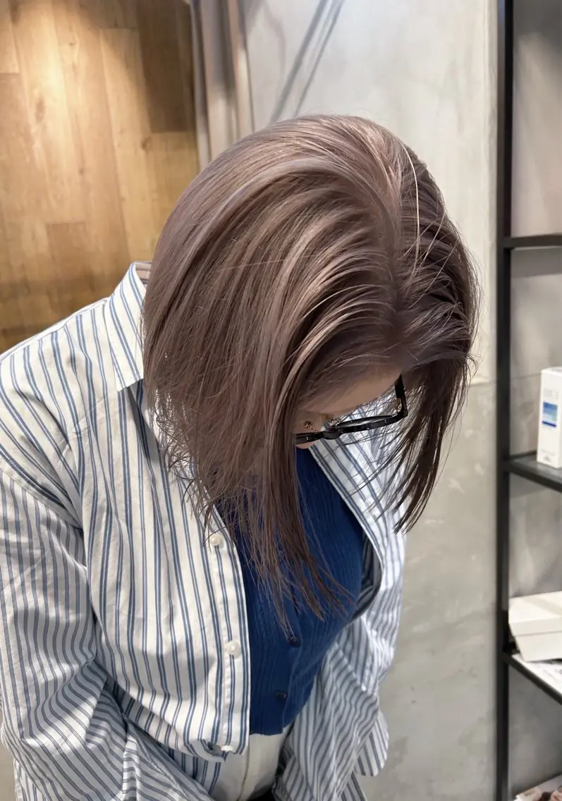 ミディアム カラー ハイトーンボブ 前田 表参道　グレージュのヘアスタイル