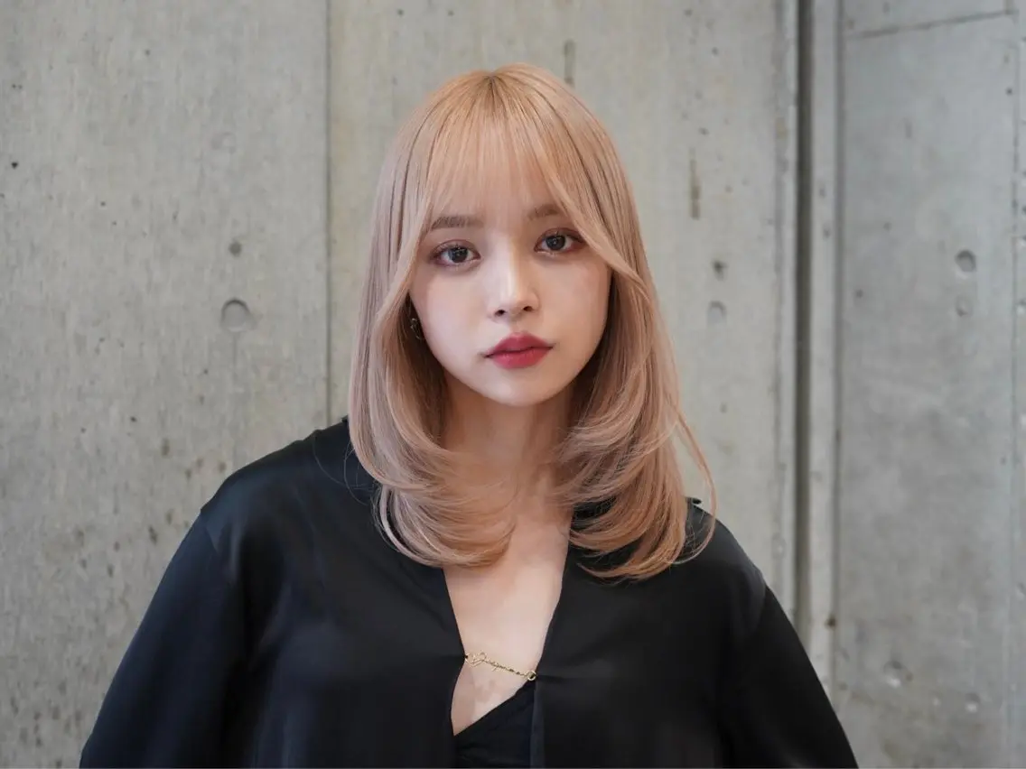 ミディアム カット ツヤ髪ミルクティー ベージュ🪽/三藤のヘアスタイル