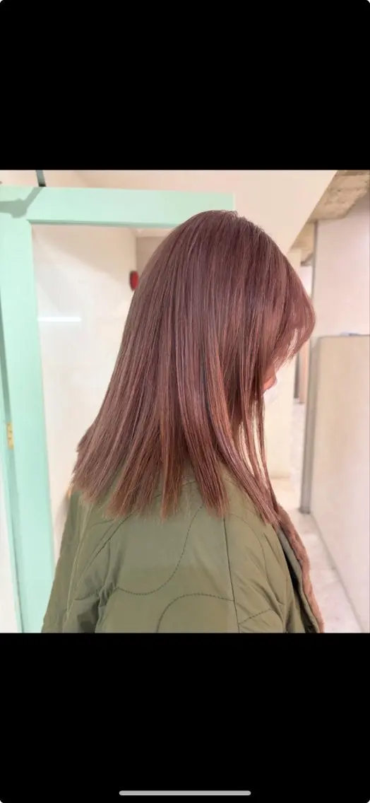 ミディアム カラー 大山 茶子のヘアスタイル