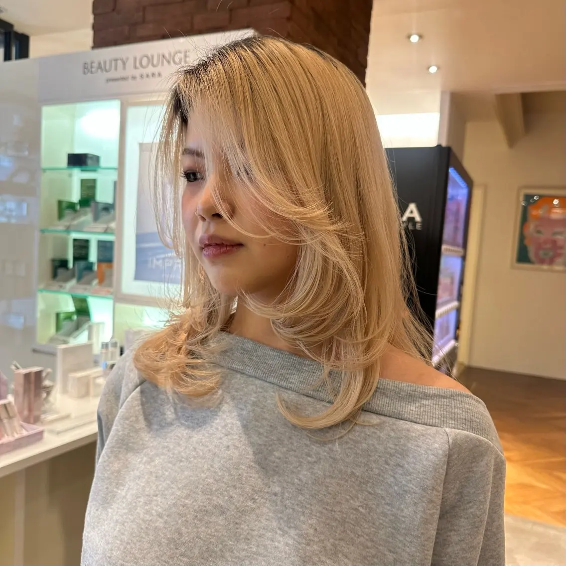 ミディアム カット 美 海のヘアスタイル