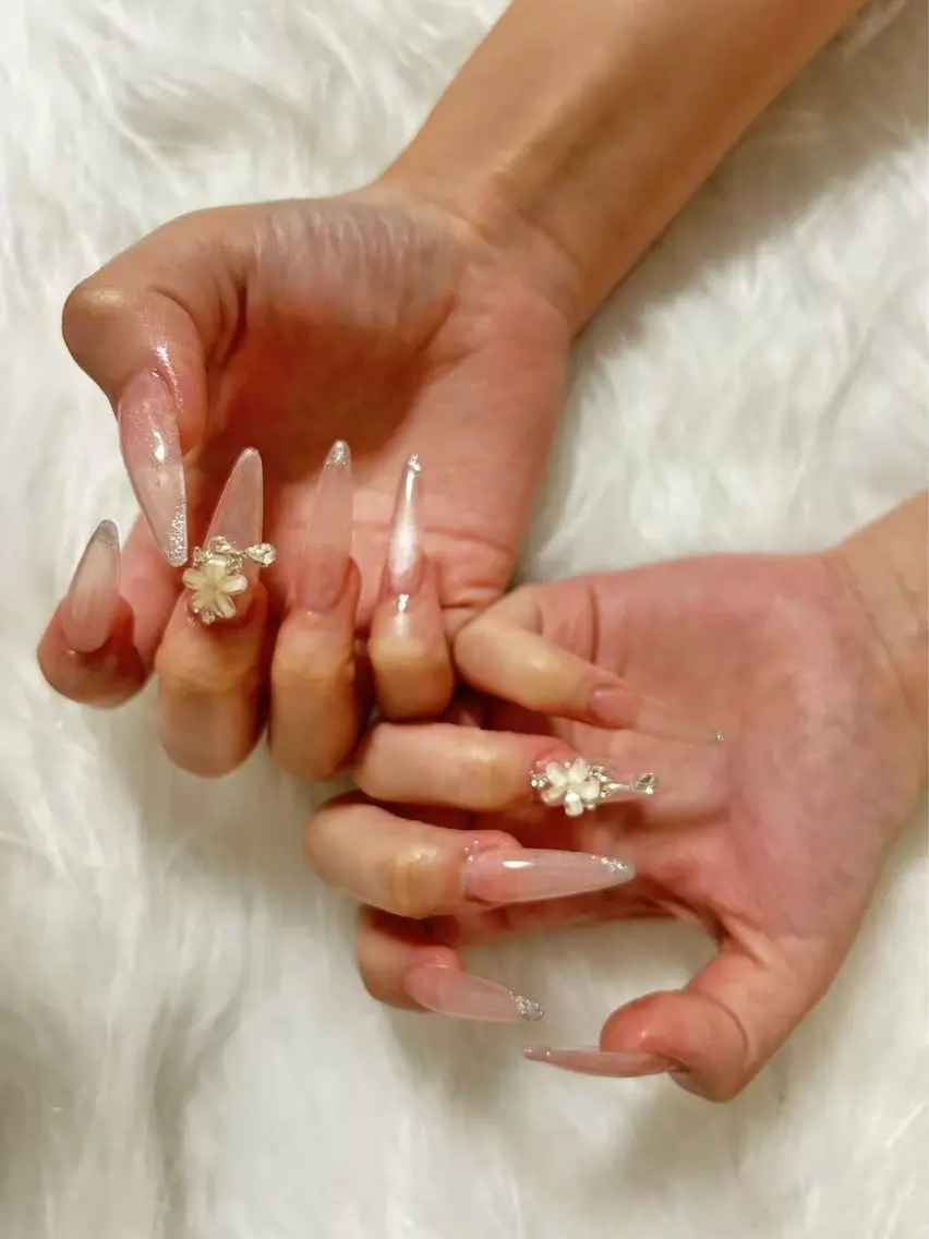 ネイル 叢 蕾のネイルデザイン
