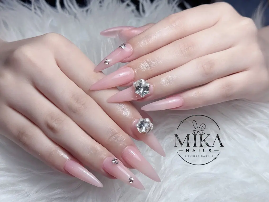 ネイル ガーリー キラキラネイル 韓国ネイル ロングネイル シンプルネイル ハンドネイル 🦊Genie🦊 Mika Nailsのネイルデザイン