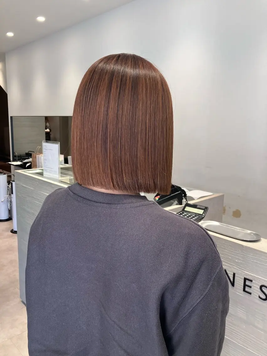 ショート ボブ サキ🤍ハイトーン 🪩レイヤーカットのヘアスタイル