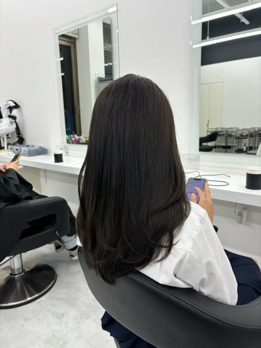 ロング カラー 抜け感レイヤー︴ ニュアンスカラーのヘアスタイル