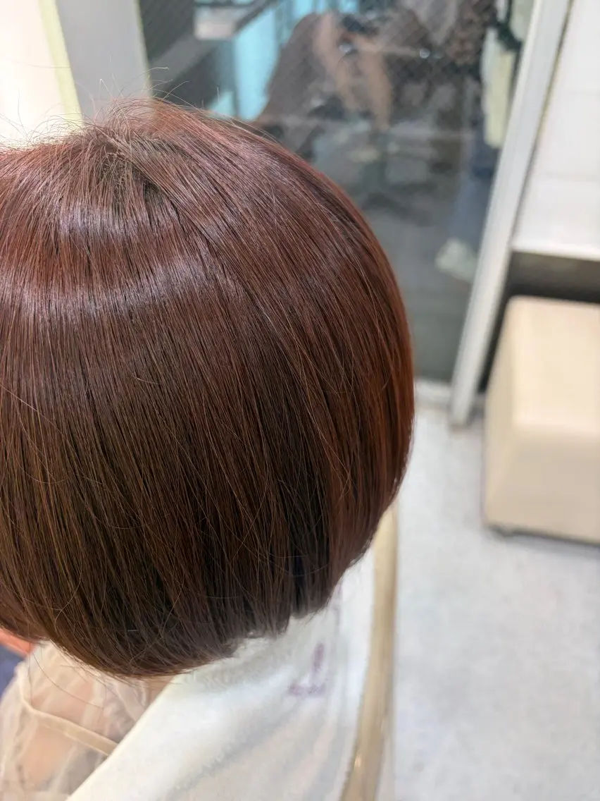 カラー レッドカラー ヘアカラー 佐々木 悠奈のヘアスタイル