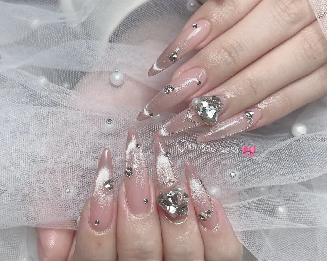 ネイル ハンドネイル shine 🎀 長さ出し専門のネイルデザイン
