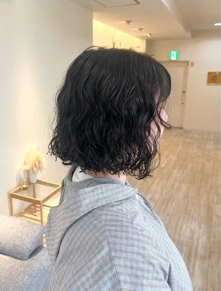 ミディアム カラー パーマ カット ヘアカラー パーマ つぼみ/パーマ ／レイヤー／ボブのヘアスタイル
