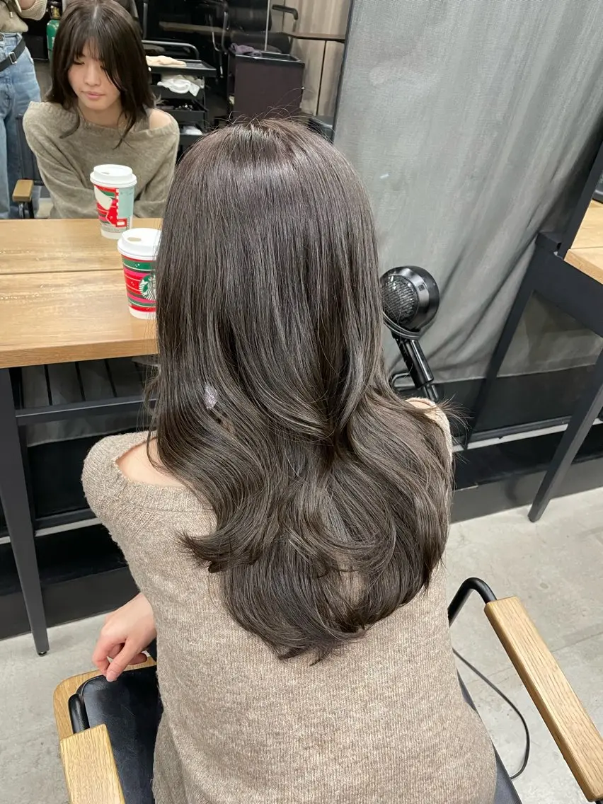 セミロング 伊藤 莉奈　韓国ヘアのヘアスタイル