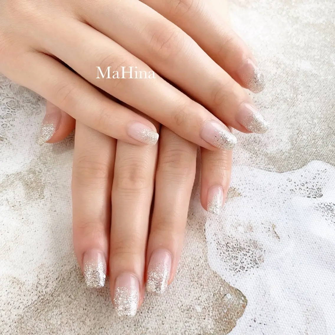 ネイル グラデーション キラキラネイル ラメ(グリッター) ラメグラデーション シルバー ハンドネイル Le Vernis MaHina・まひなのネイルデザイン