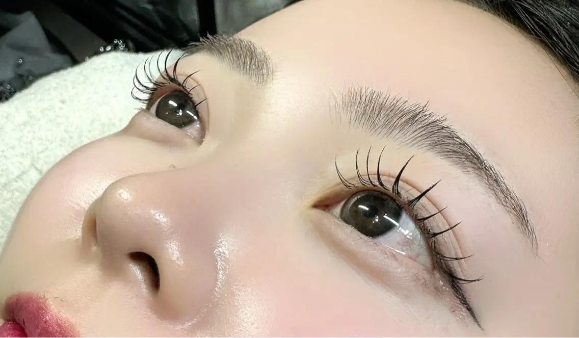マツエク・マツパ 束感まつ毛 フラットラッシュ マツエク MU-BE IKUKO⭐︎のマツエク・マツパデザイン