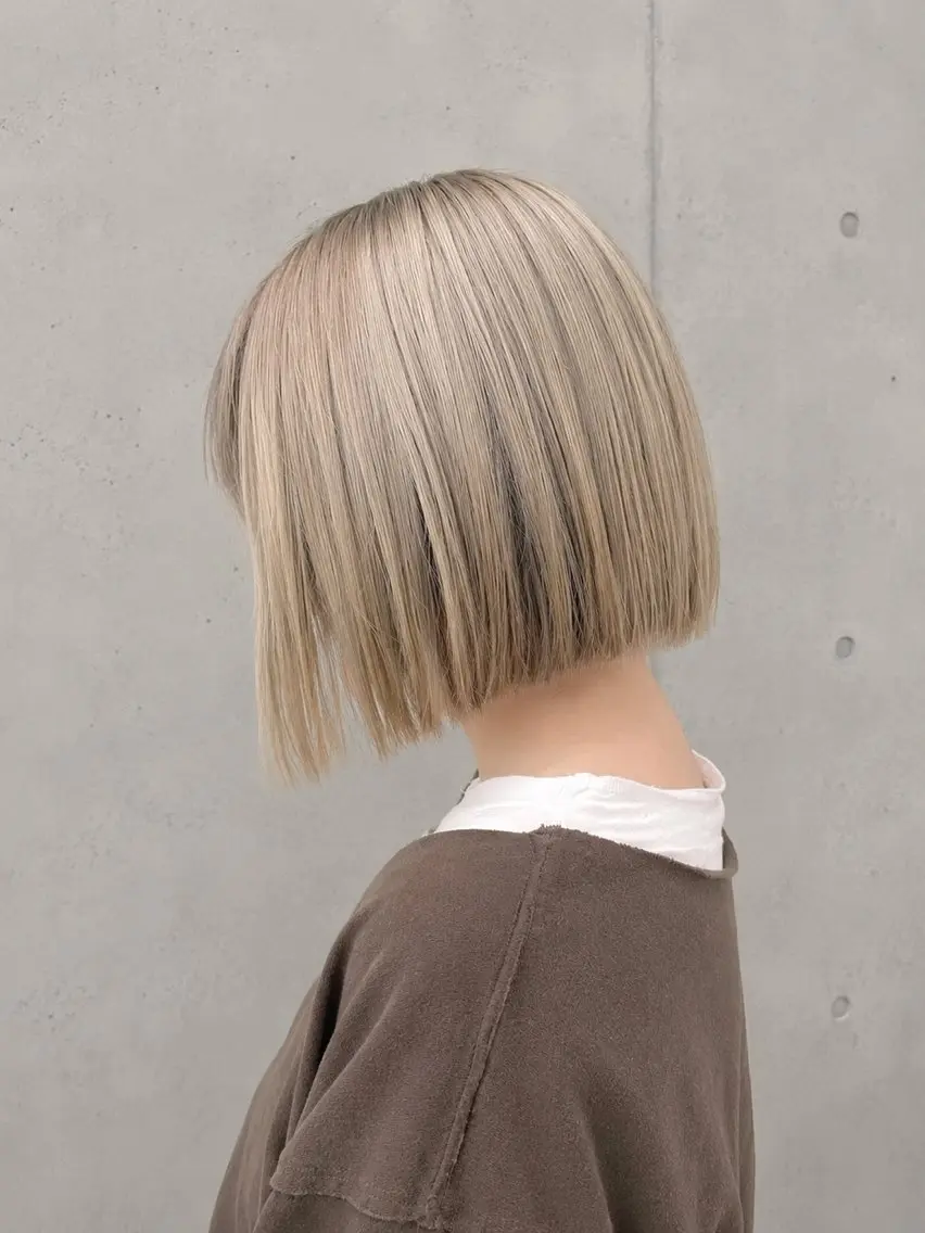 ショート カラー 切りっぱなしボブ ハイトーンカラー ボブ ミニボブ/レイヤー ボブ/渋谷/ 宍戸のヘアスタイル