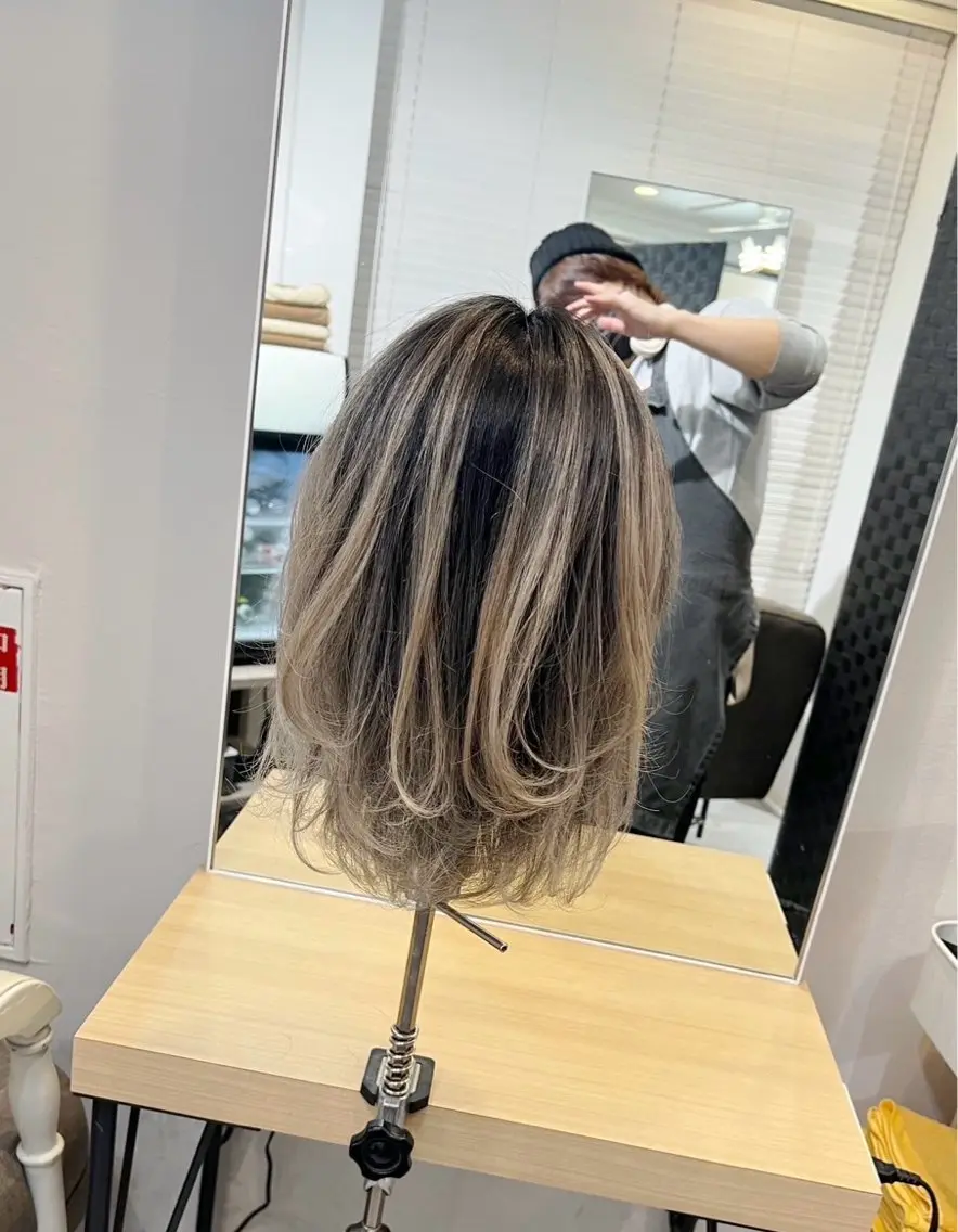 ミディアム カラー バレイヤージュ ベージュカラー ホワイトベージュ レイヤーカット 指名数No.1 /NAOYAのヘアスタイル
