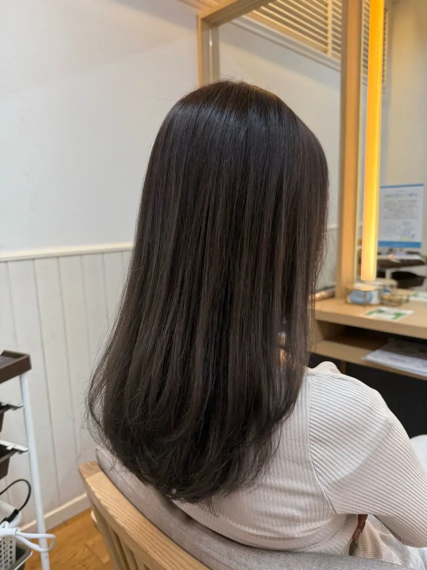 ロング カラー バレイヤージュ グレージュ レイヤーカット ヘアカラー トリートメント 鳴海 快晴のヘアスタイル