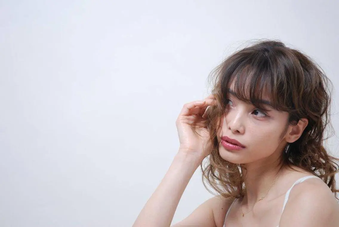 ミディアム 羽エクステ🪽 🤍まき🤍のヘアスタイル