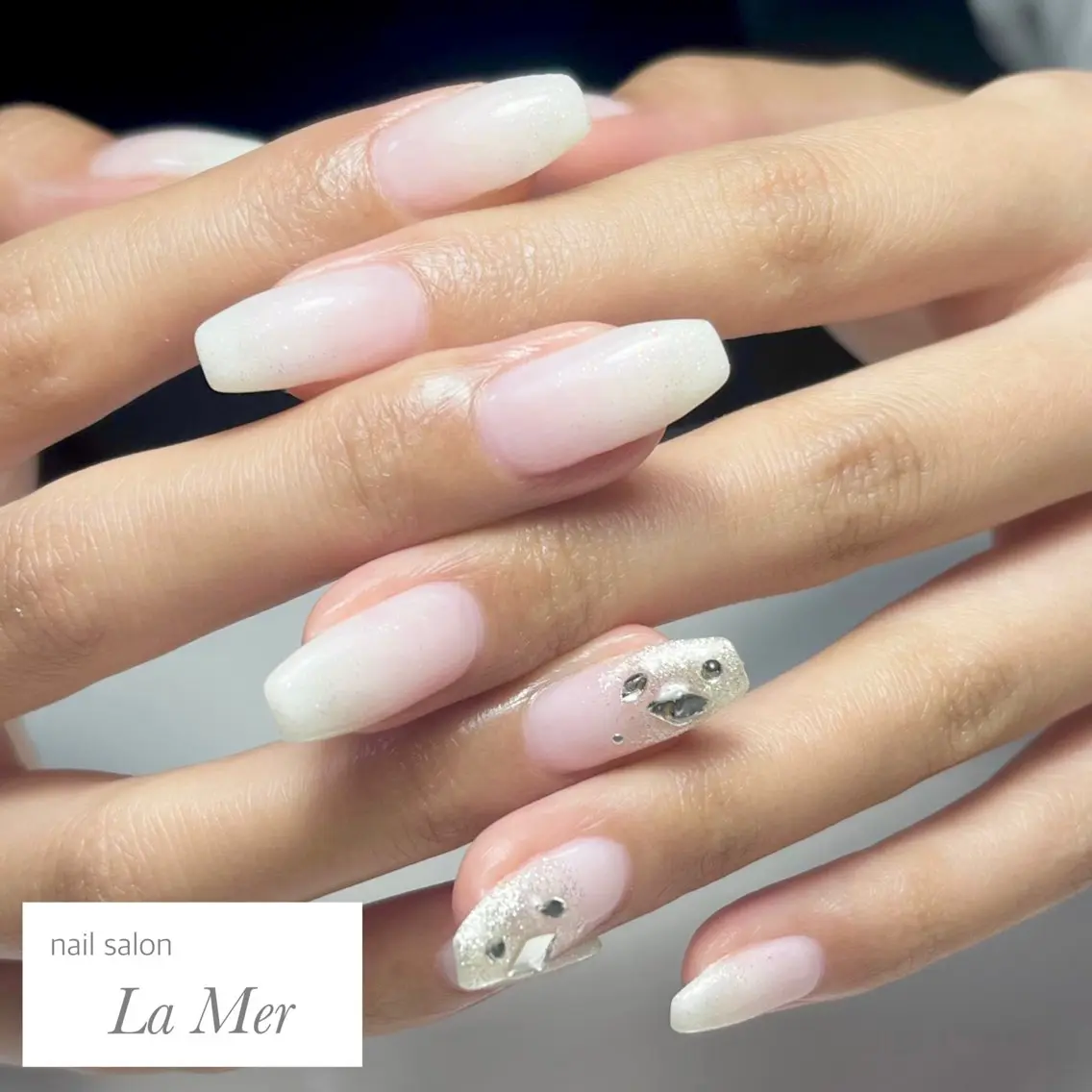 ネイル グラデーション ラメ(グリッター) ラメグラデーション シルバー シンプルネイル ハンドネイル nailsalon La Merのネイルデザイン