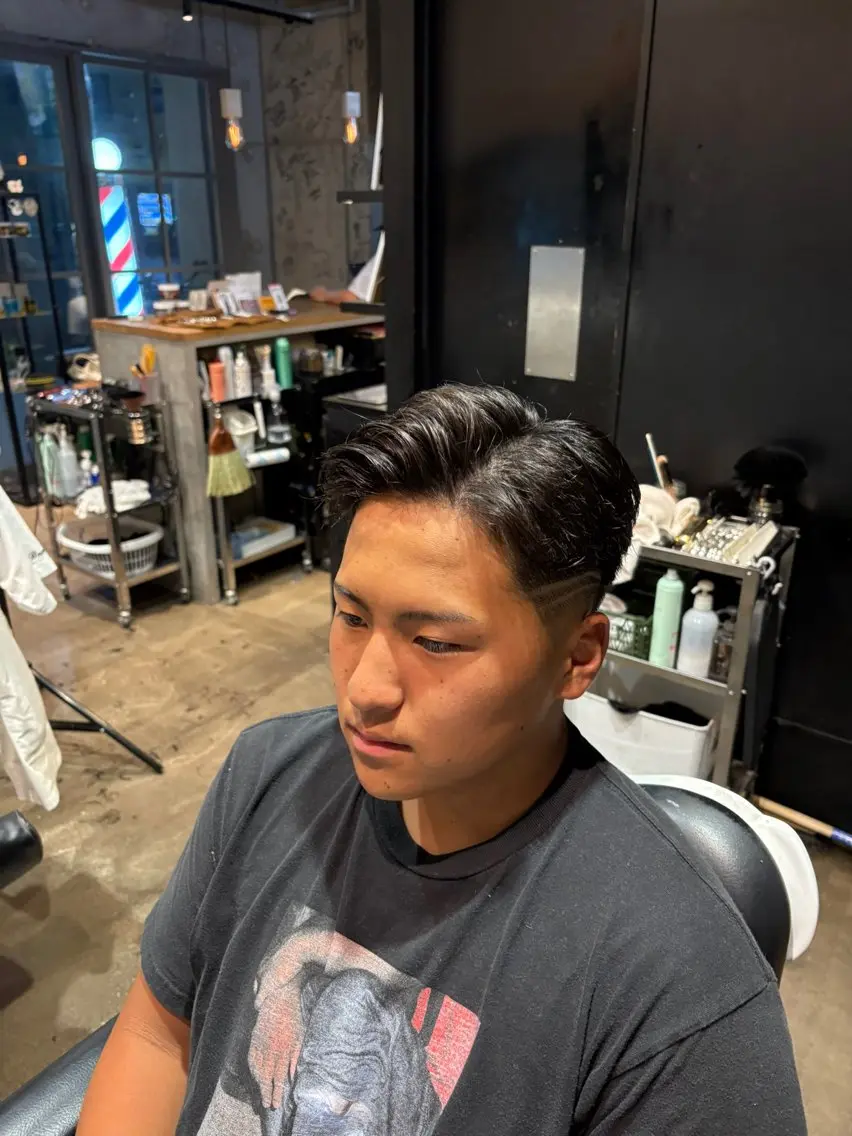ショート メンズ アップバング 七三 ツーブロック 佐々木 天駿のヘアスタイル