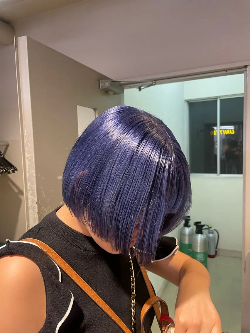 セミロング カラー 抜け感レイヤー︴ ニュアンスカラーのヘアスタイル