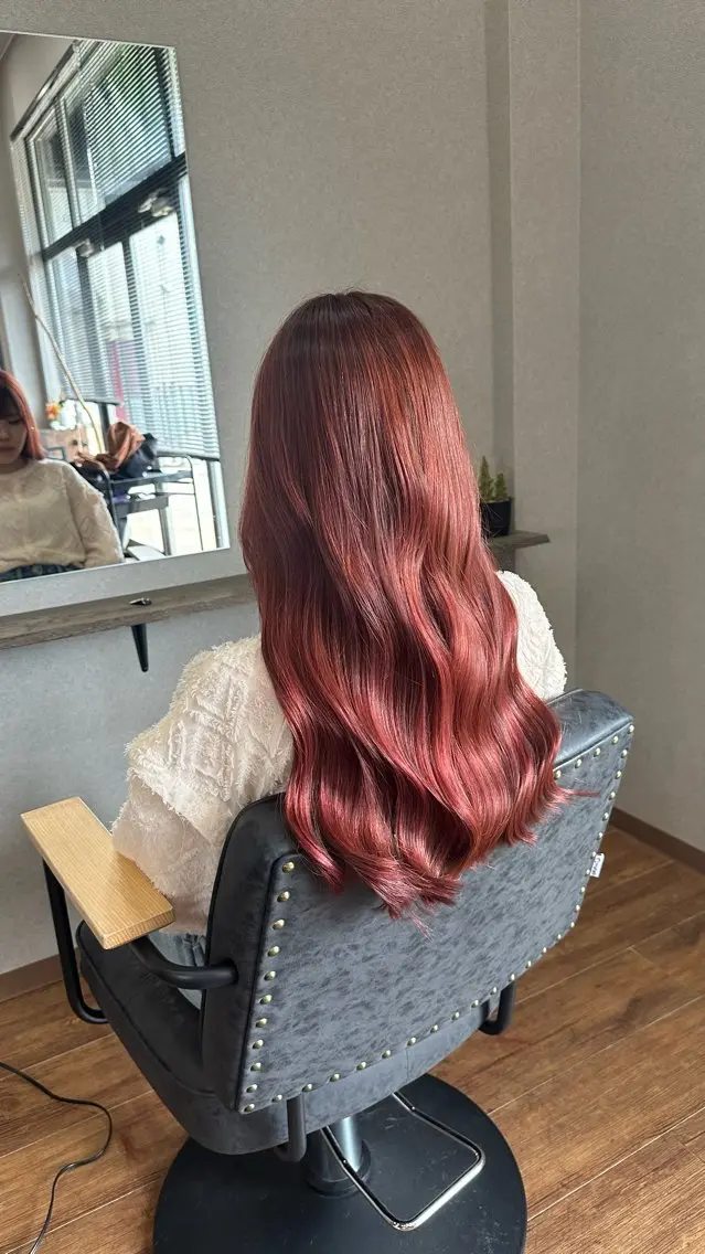 ロング カラー レッドカラー ヘアカラー トリートメント 鵜飼 真伍のヘアスタイル