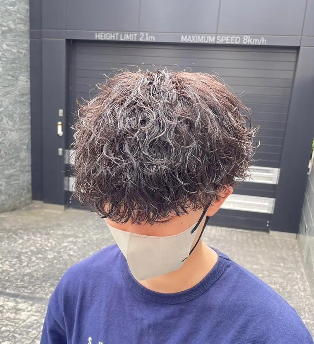 ショート パーマ メンズ メンズパーマ 波巻きパーマ センターパート マスターかずまのヘアスタイル