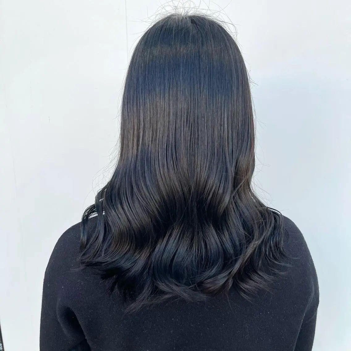 セミロング カラー 黒髪 ブルーカラー ブルーブラック 𖧷 ⁺. 大人ヘア Yui 𓂃𓈒𓏸のヘアスタイル