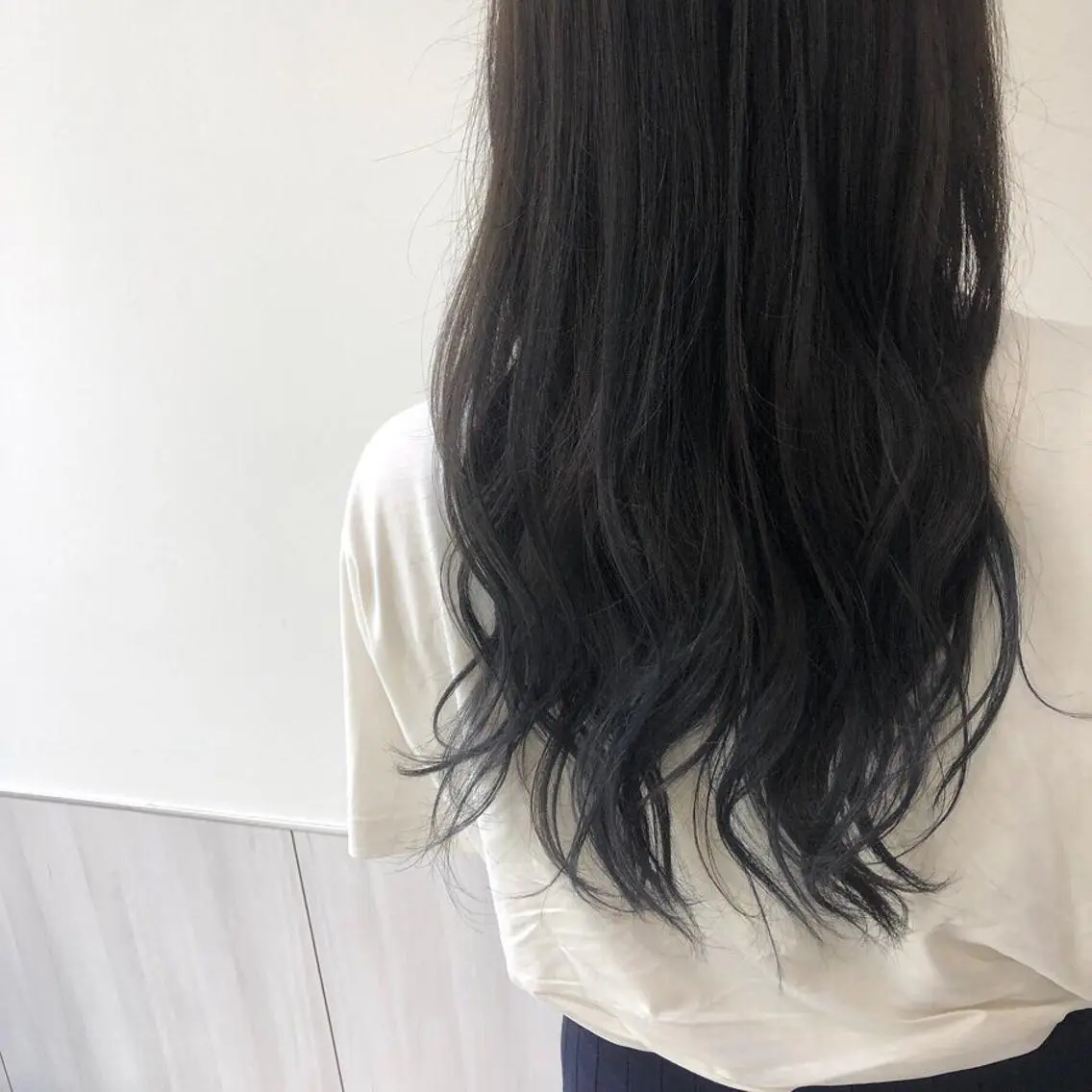 ロング カラー バレイヤージュ ブルーカラー グラデーションカラー レイヤーカット 透明感カラー🩵 mioのヘアスタイル