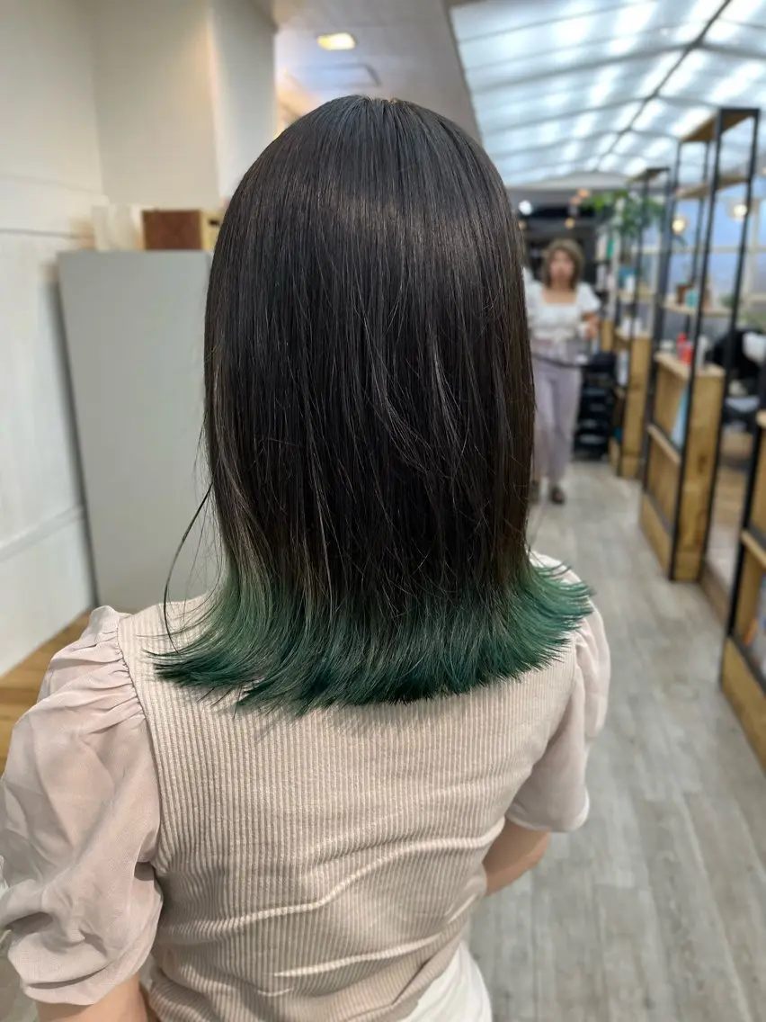 ミディアム カラー パーマ ヘアアレンジ 切りっぱなしボブ デザインカラー インナーカラー ボブ 二ヶ月綺麗なデザイン カット/星野六三四のヘアスタイル