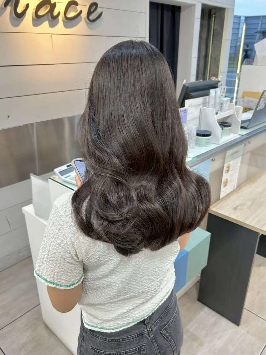 ロング カラー ヘアカラー 西岡 英菜のヘアスタイル