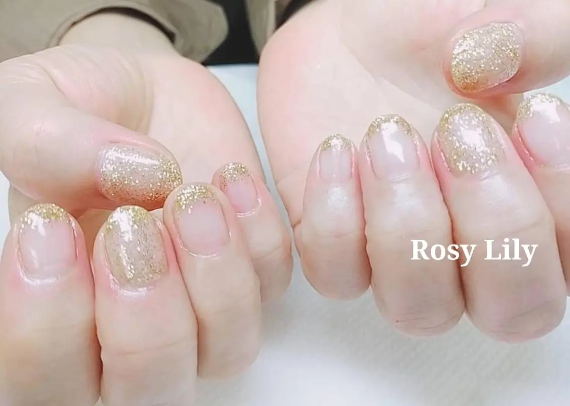 ネイル グラデーション ラメ(グリッター) ラメグラデーション ハンドネイル ハンドケア プライベートサロン Rosy Lilyのネイルデザイン