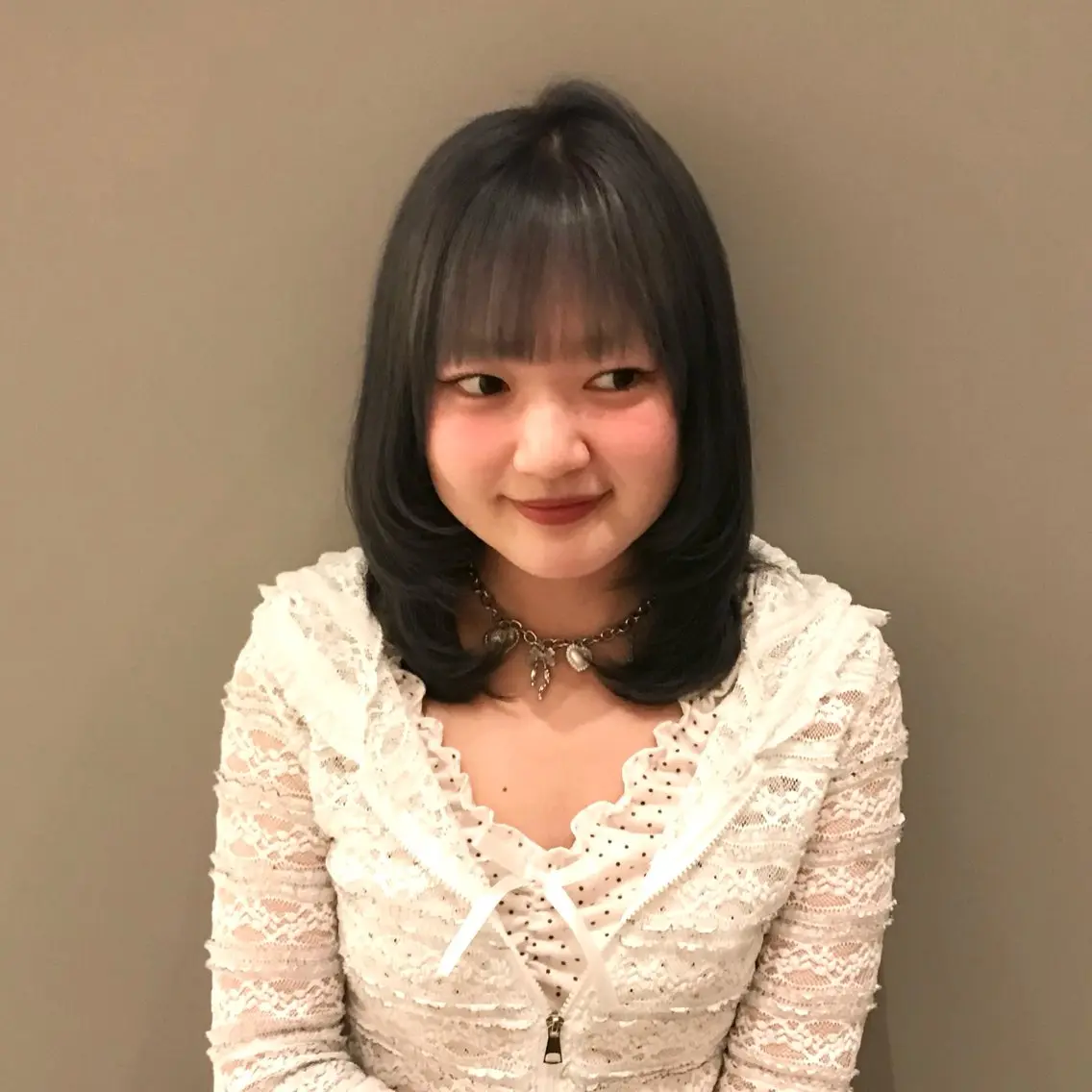 セミロング カラー lolonois / aikuのヘアスタイル