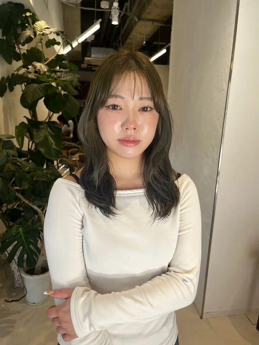 ミディアム カラー ブラウンカラー オリーブブラウン カット ヘアカラー トリートメント レイヤーカット/ブラ ウンカラー/河野凜のヘアスタイル