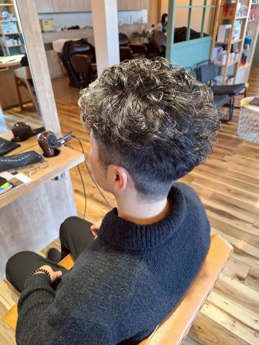 ショート パーマ メンズ メンズパーマ プードルパーマ プードルパーマ RAPTURE 宝地店のヘアスタイル
