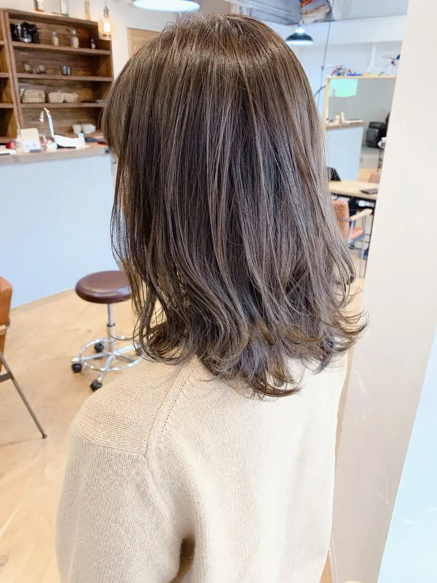 ミディアム ミディアムレイヤー くびれヘア レイヤーカット 外ハネヘア 平野 たかひとのヘアスタイル