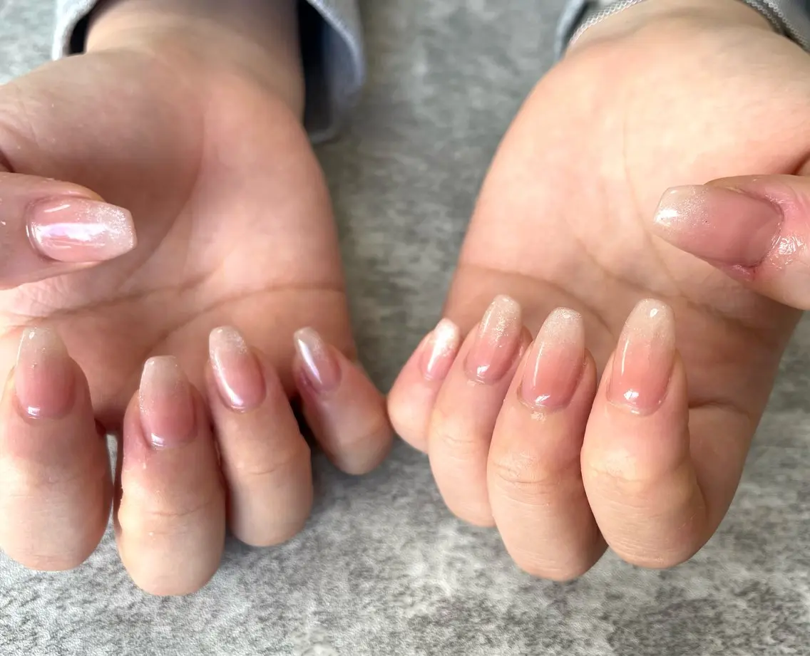 ネイル グラデーション 氷ネイル・うるうるネイル マグネットネイル ホワイト RISA joie nailのネイルデザイン