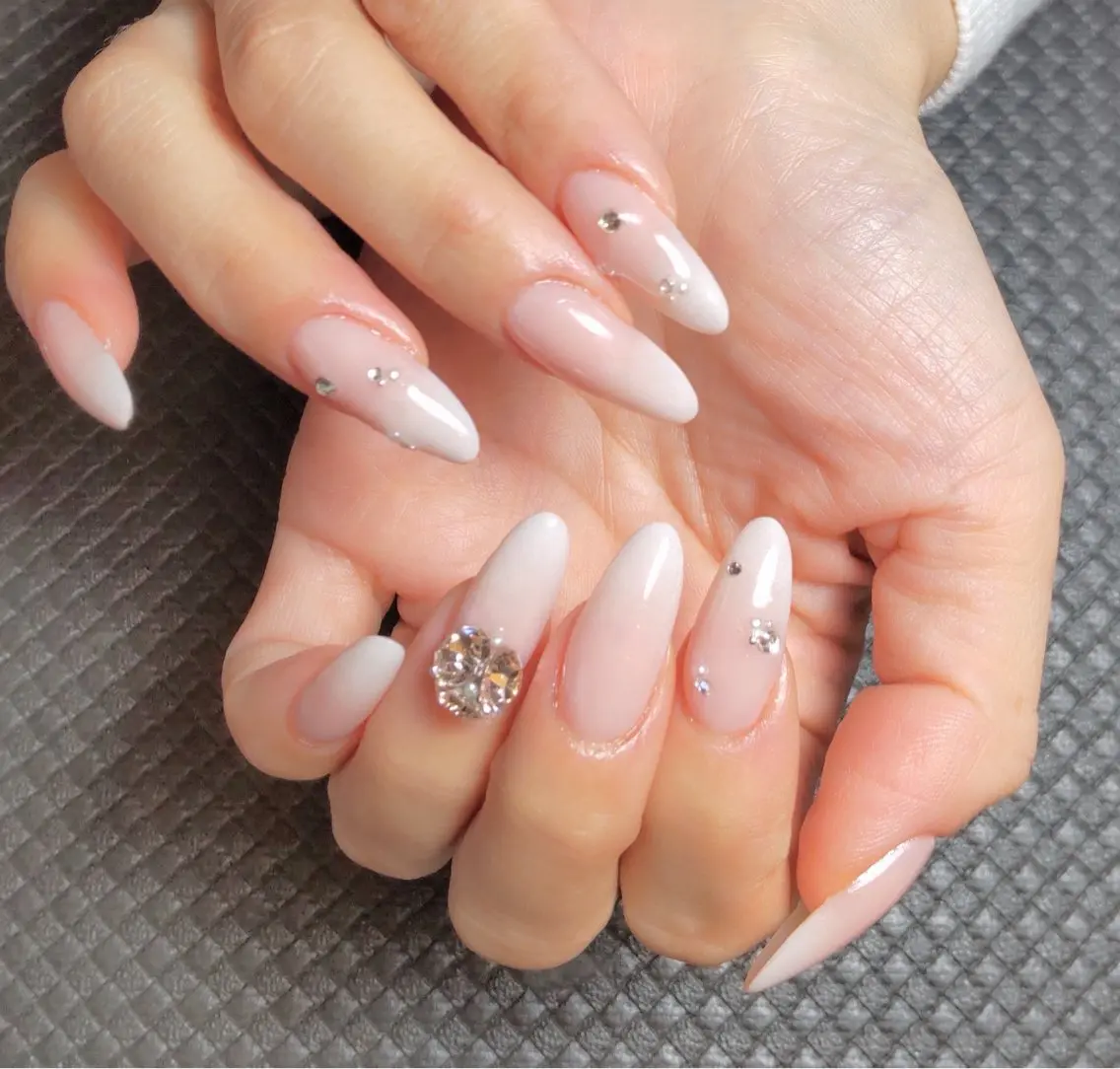ネイル ストーンネイル ハンドネイル Éva nail MARIのネイルデザイン