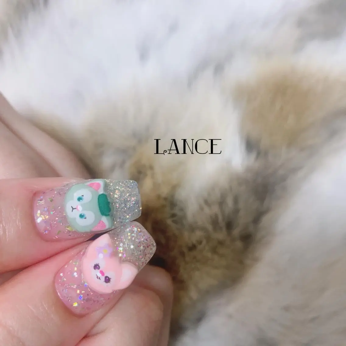 ミディアム ネイル オーロラネイル フレンチネイル キラキラネイル ワンホンネイル 冬ネイル Lance nailのネイルデザイン