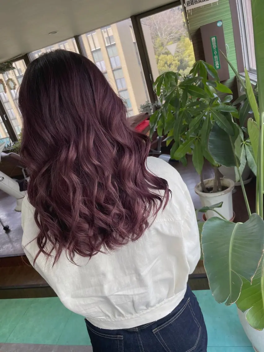 セミロング カラー バレイヤージュ ブリーチ グラデーションカラー ピンクカラー レイヤーカット ヘアカラー 土居 正季のヘアスタイル