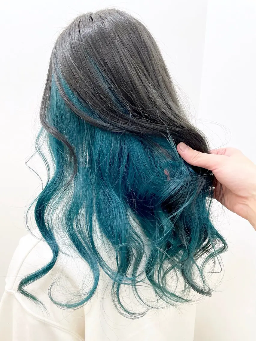セミロング カラー ブルーカラー ダークグレー ダークグレージュ グレージュ ハイトーンカラー ヘアカラー トリートメント Room 304のヘアスタイル