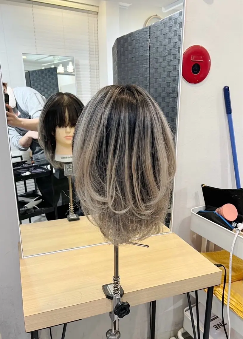 ミディアム カラー バレイヤージュ ベージュカラー ホワイトベージュ レイヤーカット 指名数No.1 /NAOYAのヘアスタイル