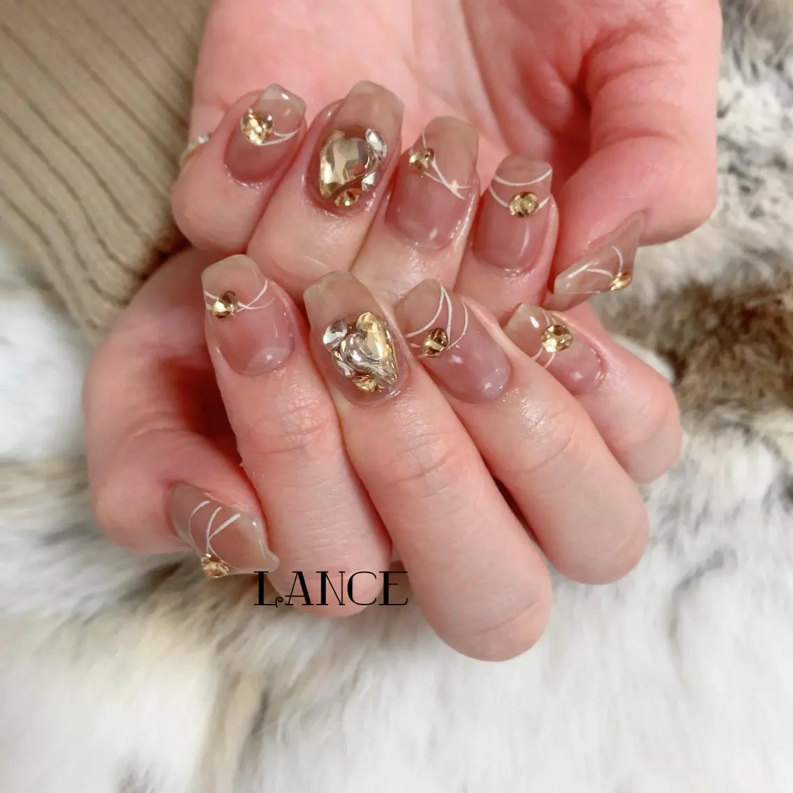 ミディアム ネイル オーロラネイル フレンチネイル キラキラネイル ワンホンネイル 冬ネイル ハンドネイル Lance nailのネイルデザイン