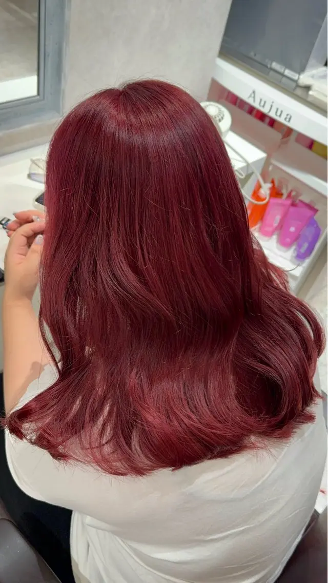 セミロング カラー ブリーチ レッドカラー 山口 彩乃のヘアスタイル