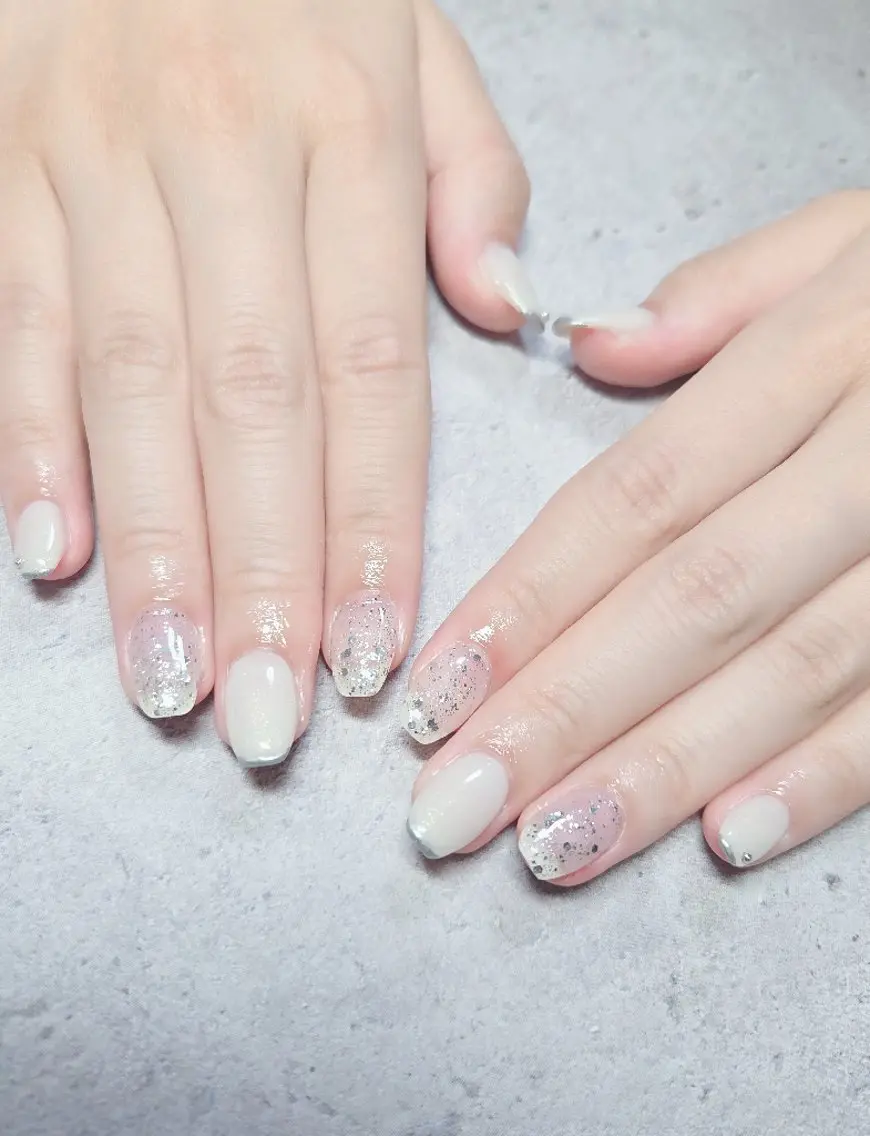 ネイル フレンチネイル マグネットネイル オフィスネイル 赤色 シンプルネイル ハンドネイル flure de neige yukiのネイルデザイン