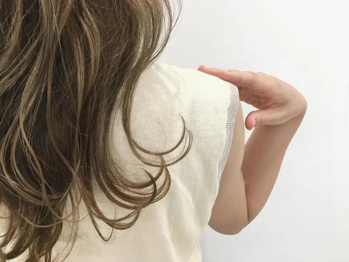 ミディアム ハイトーンブリーチ 土坂 由志【京都】のヘアスタイル
